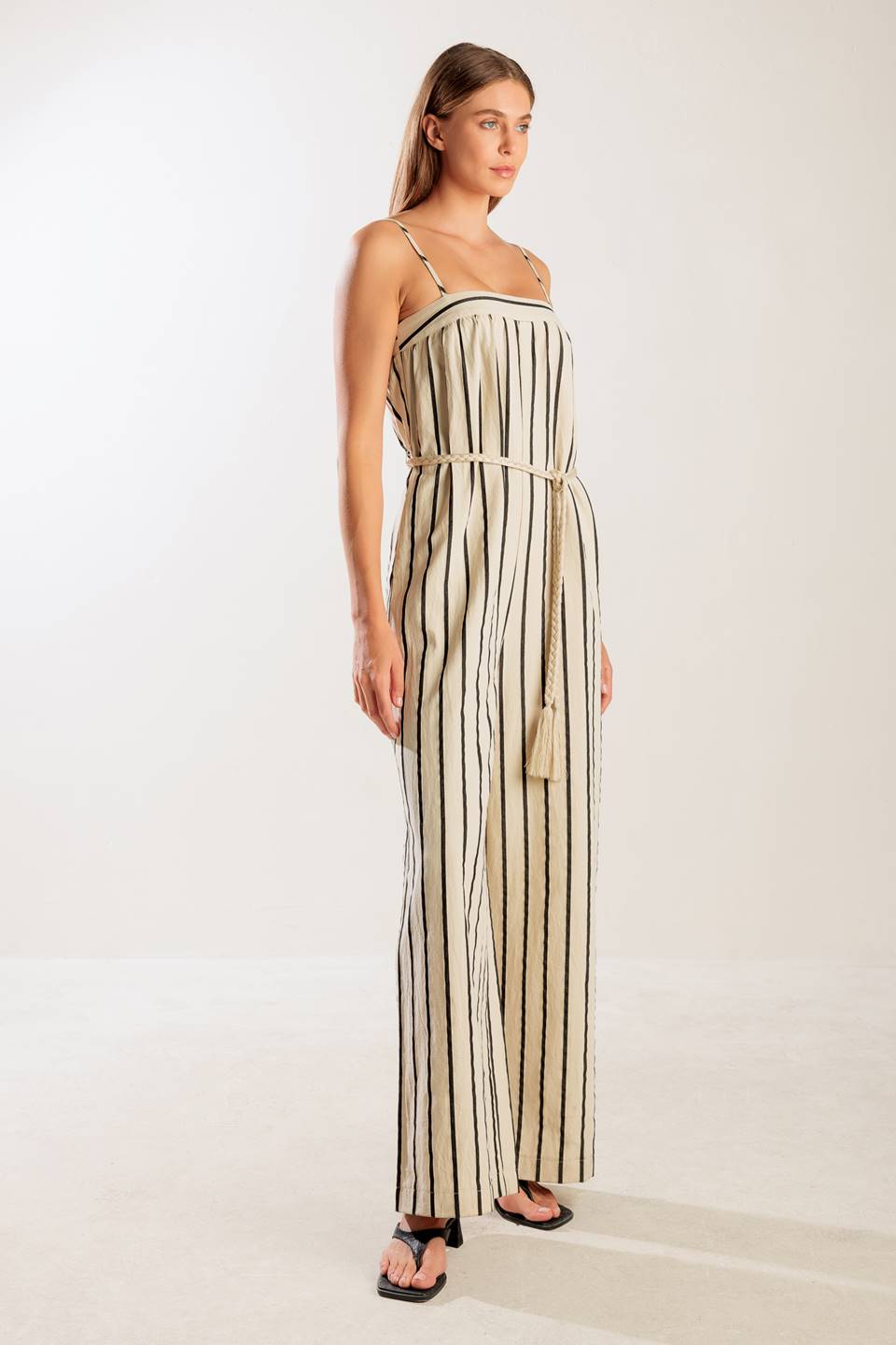 JUST THE BEGINNING WOVEN JUMPSUIT Flying Tomato